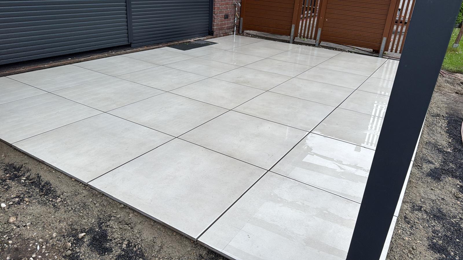 Neu verlegte Terrasse